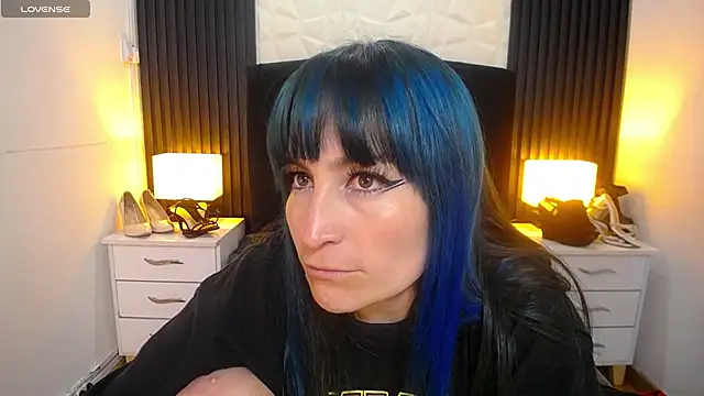 Snapshot of alicia_moom chatting on 12.19.24 alicia moom online show from 12.19.24