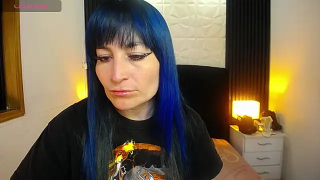 Snapshot of alicia_moom chatting on 12.23.24 alicia moom online show from 12.23.24