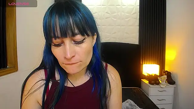 Snapshot of alicia_moom chatting on 12.30.24 alicia moom online show from 12.30.24