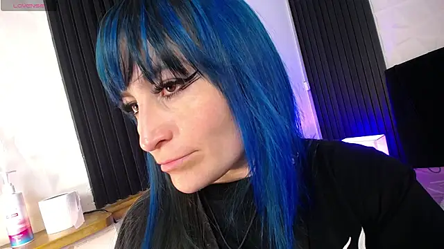 Snapshot of alicia_moom chatting on 01.17.25 alicia moom online show from 01.17.25