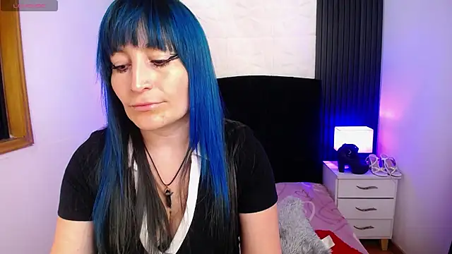 Snapshot of alicia_moom chatting on 01.21.25 alicia moom online show from 01.21.25
