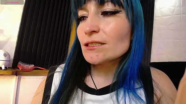 Snapshot of alicia_moom chatting on 02.01.25 alicia moom online show from 02.01.25