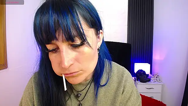 Snapshot of alicia_moom chatting on 02.06.25 alicia moom online show from 02.06.25