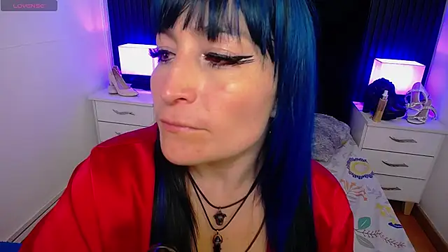 Snapshot of alicia_moom chatting on 02.11.25 alicia moom online show from 02.11.25