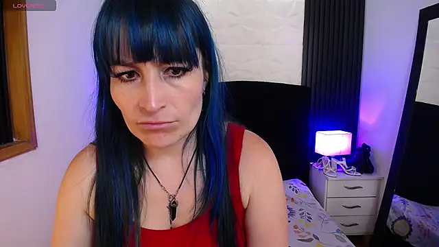 Snapshot of alicia_moom chatting on 02.20.25 alicia moom online show from 02.20.25
