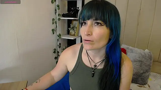 Snapshot of alicia_moom chatting on 03.12.25 alicia moom online show from 03.12.25