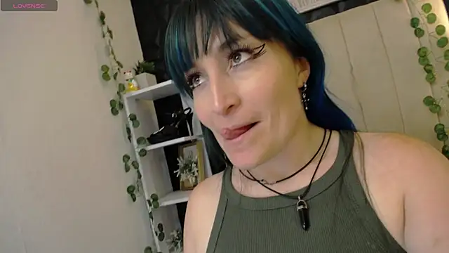 Snapshot of alicia_moom chatting on 03.12.25 alicia moom online show from 03.12.25