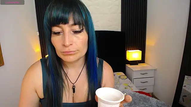 Snapshot of alicia_moom chatting on 03.15.25 alicia moom online show from 03.15.25