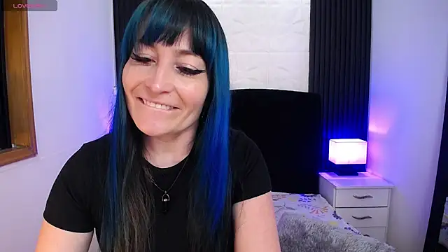 Snapshot of alicia_moom chatting on 03.17.25 alicia moom online show from 03.17.25