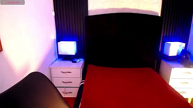 Snapshot of alicia_moom chatting on 02.17.26 alicia moom online show from 02.17.26