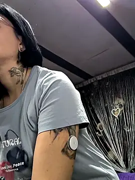 KikiXRed online show from 11.20.25