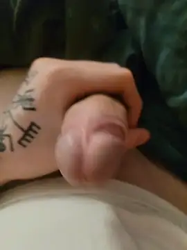 Snapshot of SexyGoldBoy22 chatting on 12.04.25 SexyGoldBoy22 online show from 12.04.25