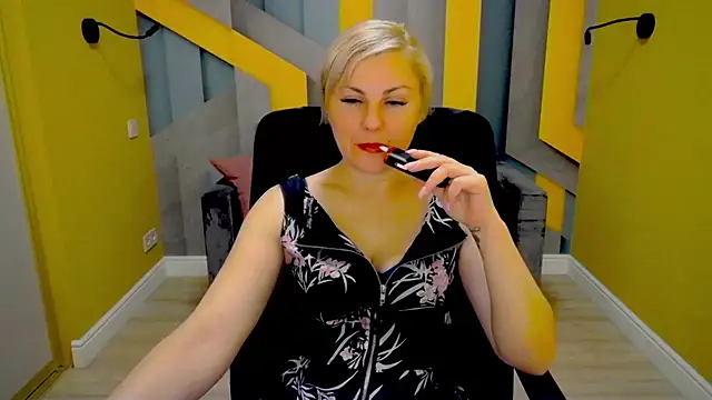 Snapshot of Candy_Long chatting on 12.03.24 Candy Long online show from 12.03.24