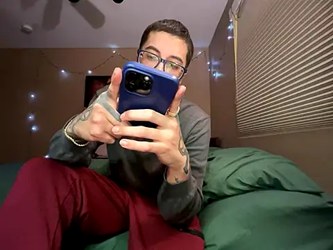 Snapshot of Bwcjoshbanks chatting on 11.24.25 Bwcjoshbanks online show from 11.24.25