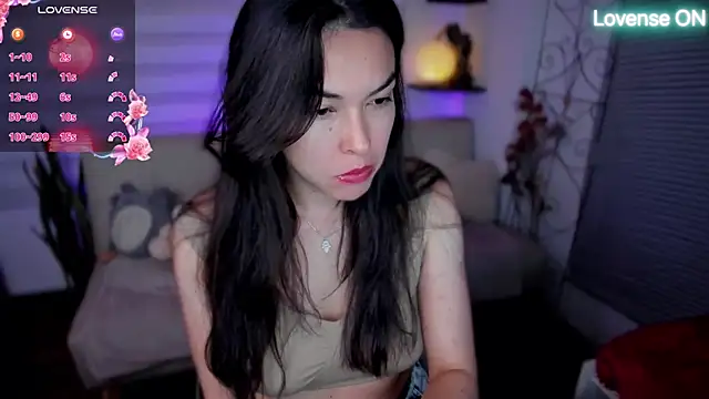 Snapshot of Lunlunera chatting on 04.26.26 Lunlunera online show from 04.26.26