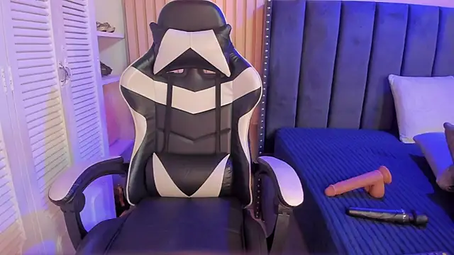 ashlye miller  online show from 12.23.25