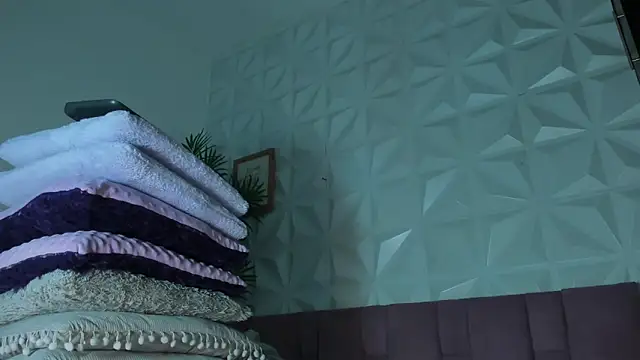 Snapshot of Hellen_Sky chatting on 10.15.25 Hellen Sky online show from 10.15.25