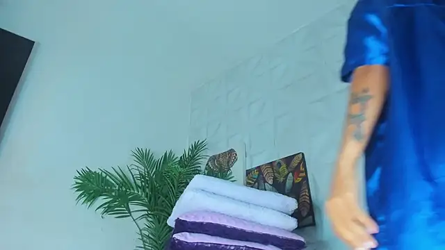 Snapshot of Hellen_Sky chatting on 12.20.25 Hellen Sky online show from 12.20.25