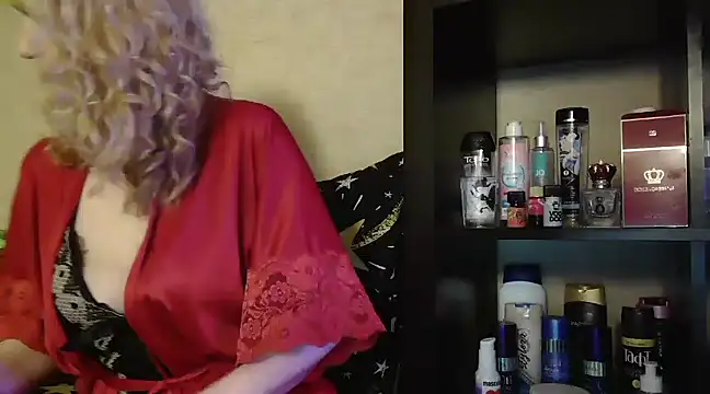 Snapshot of Natasha_Nannette chatting on 12.20.24 Natasha Nannette online show from 12.20.24