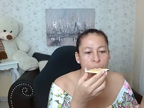 mature martina online show from 04.18.26