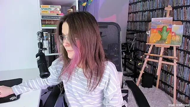 Snapshot of icefroqq chatting on 02.24.25 icefroqq online show from 02.24.25