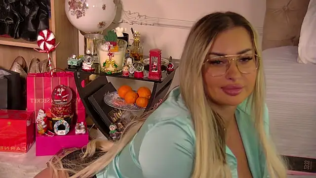 Denisse Perry online show from 12.18.25