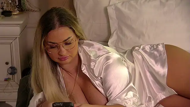 Denisse Perry online show from 02.15.26