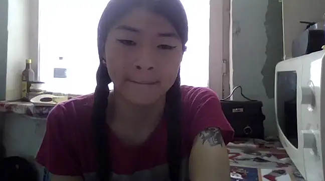 Snapshot of CarlyJoy chatting on 02.19.25 CarlyJoy online show from 02.19.25