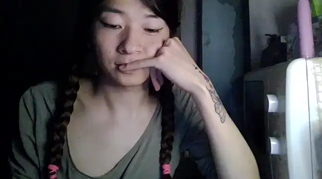 Snapshot of CarlyJoy chatting on 02.26.25 CarlyJoy online show from 02.26.25