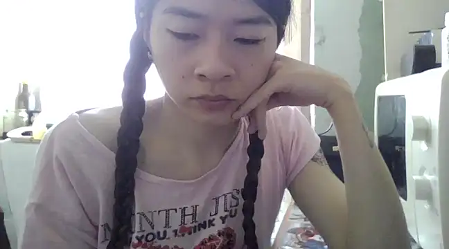 Snapshot of CarlyJoy chatting on 03.18.25 CarlyJoy online show from 03.18.25