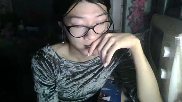 Snapshot of CarlyJoy chatting on 09.18.25 CarlyJoy online show from 09.18.25