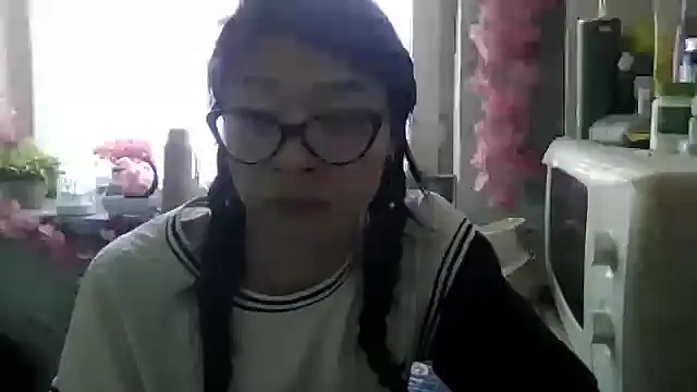 Snapshot of CarlyJoy chatting on 10.05.25 CarlyJoy online show from 10.05.25