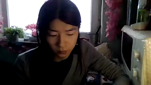 CarlyJoy online show from 11.04.25