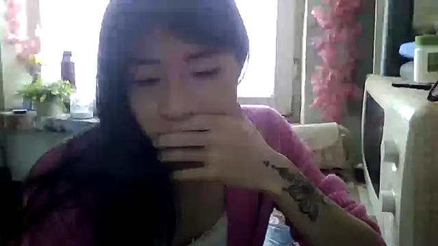 Snapshot of CarlyJoy chatting on 04.18.26 CarlyJoy online show from 04.18.26