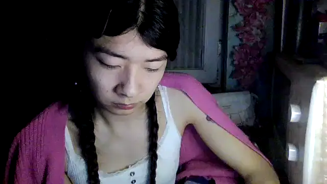 Snapshot of CarlyJoy chatting on 04.23.26 CarlyJoy online show from 04.23.26