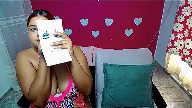 Snapshot of violeta_rous chatting on 05.19.26 violeta rous online show from 05.19.26