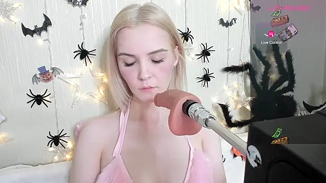 Kaya Devis online show from 10.25.25