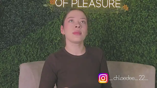 Snapshot of chloe_d chatting on 10.19.25 chloe d online show from 10.19.25