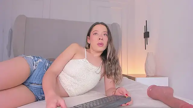 Snapshot of chloe_d chatting on 11.03.25 chloe d online show from 11.03.25