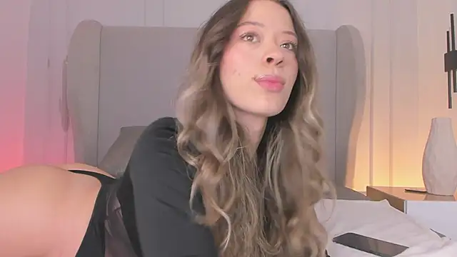 Snapshot of chloe_d chatting on 11.15.25 chloe d online show from 11.15.25