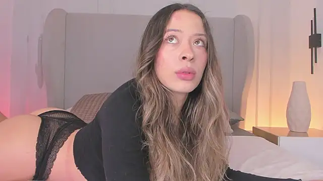 Snapshot of chloe_d chatting on 11.21.25 chloe d online show from 11.21.25