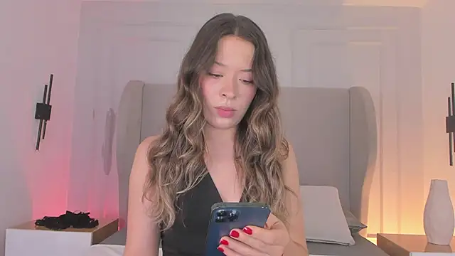 Snapshot of chloe_d chatting on 11.26.25 chloe d online show from 11.26.25