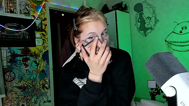 Sunny Mouse  online show from 02.18.25