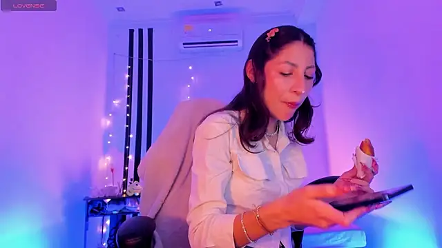 Snapshot of Gorgeous_Team chatting on 02.21.26 Gorgeous Team online show from 02.21.26