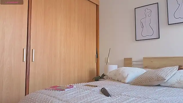 Snapshot of sweet_sophia90s chatting on 12.17.25 sweet sophia90s online show from 12.17.25