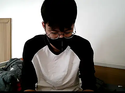 Gwencloudy online show from 10.18.25