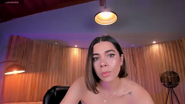 AmyWalker  online show from 02.25.25