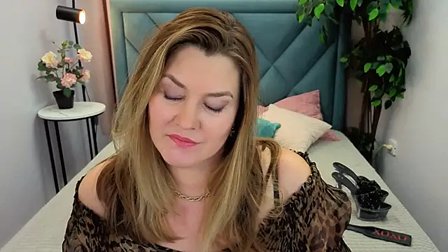 Adele Russo online show from 11.18.25