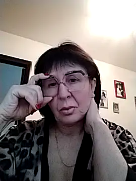 AlbinaXPretty online show from 12.30.24