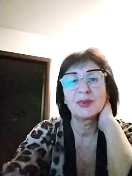 AlbinaXPretty online show from 10.18.25